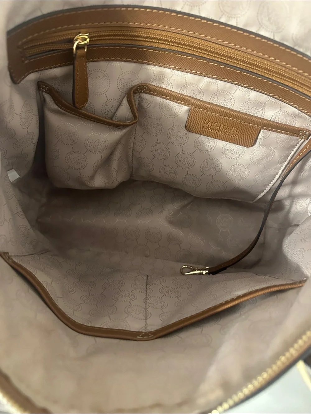 Michael Kors Jetset Saffiano Leather Tote Handbag Tan Brown Chic Travel Neutral